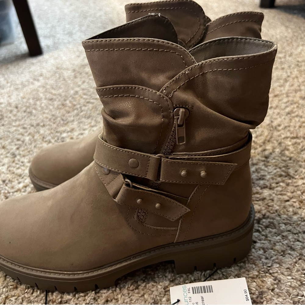 Women’s Maurice’s Arya Boots, taupe size 9